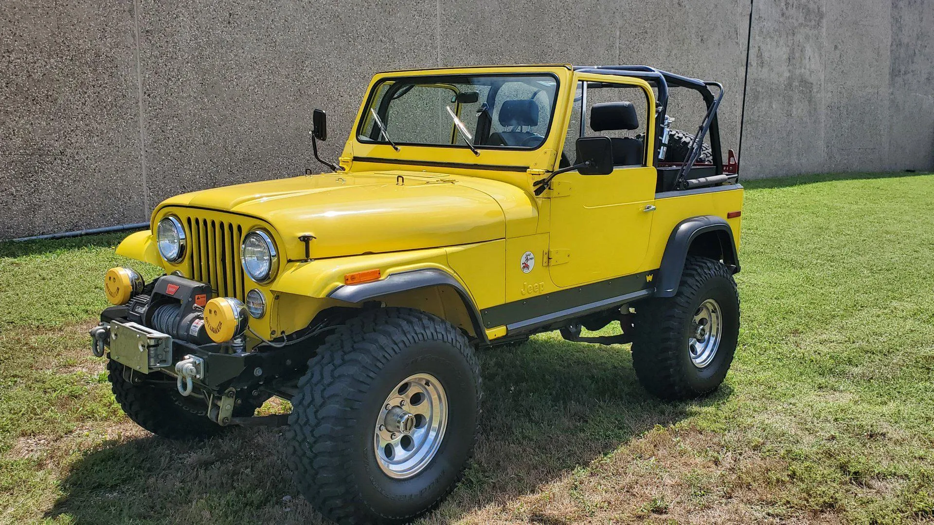 Curious and figure it might take as long to find as to fix. Looking for a F model for my Jeep. A couple hour shoot, DM for details. [mf]