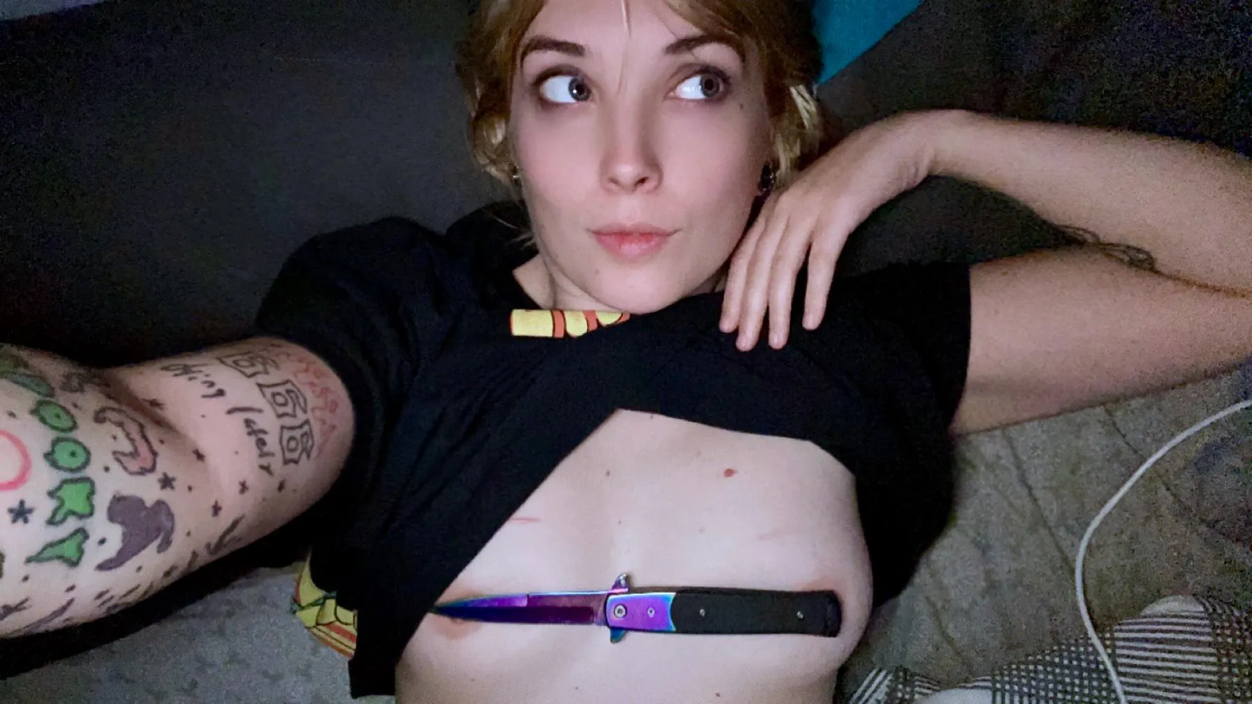 early morning tease to start your day 💋🔪