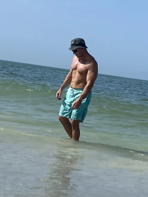 Looking for a Hotwife or Sexy MILF.  In Reno tonight and tomorrow night