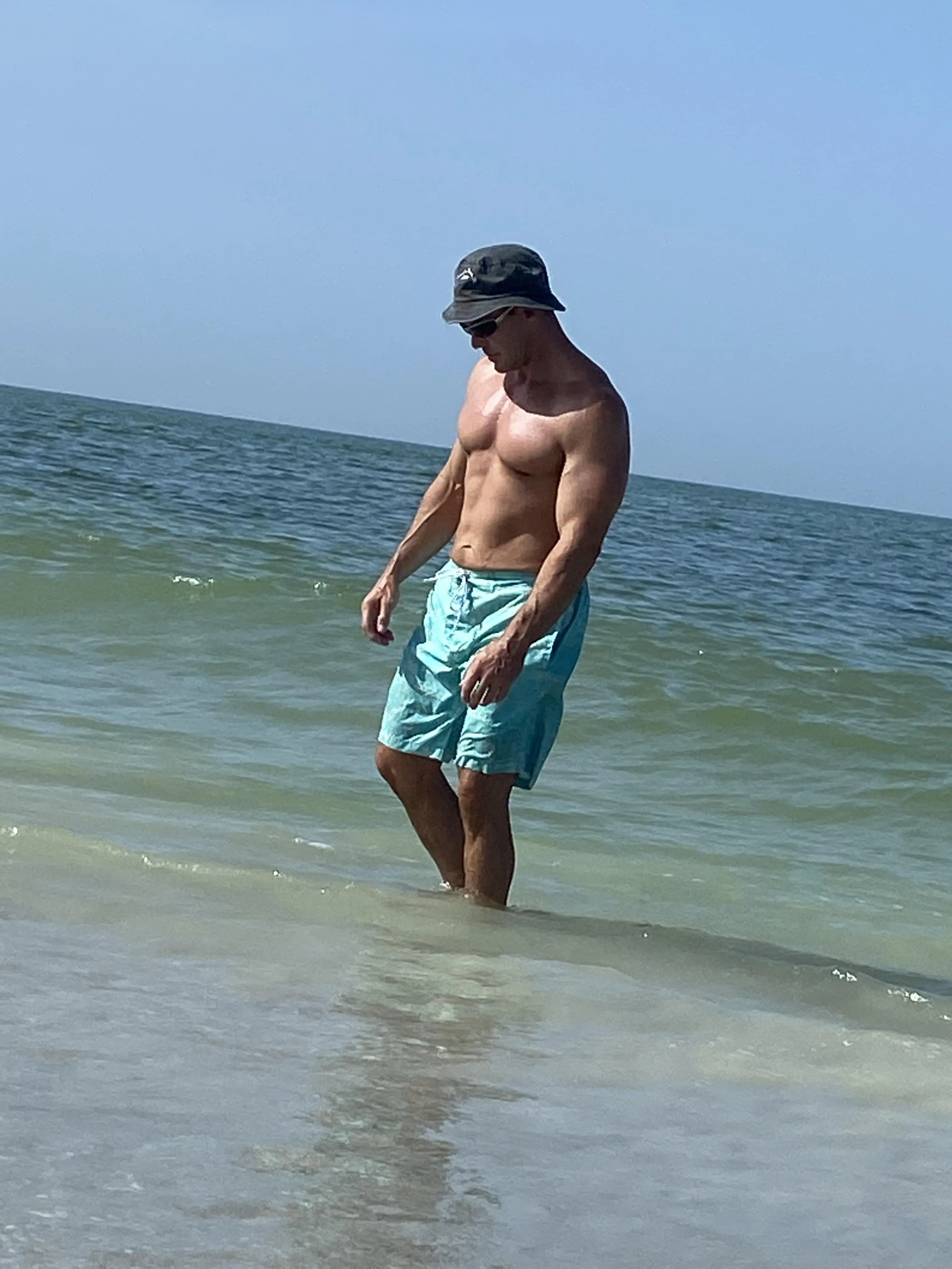 Looking for a Hotwife or Sexy MILF.  In Reno tonight and tomorrow night