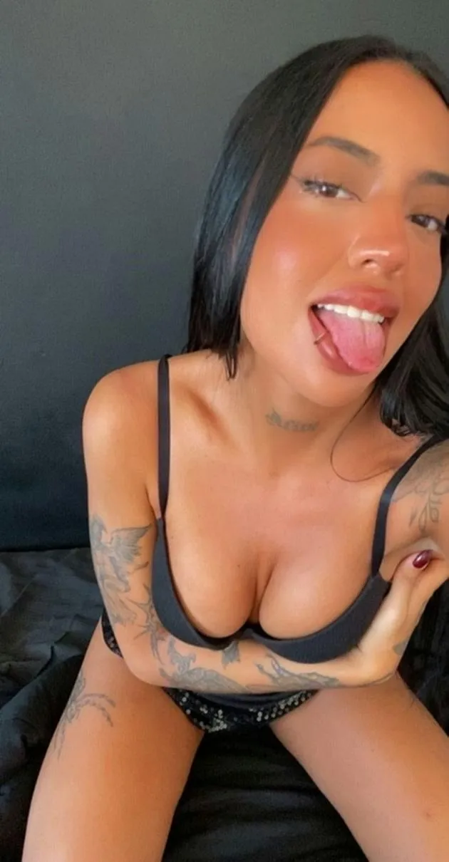 20F Idaho I'm gonna lick and blow you until it gets drain.