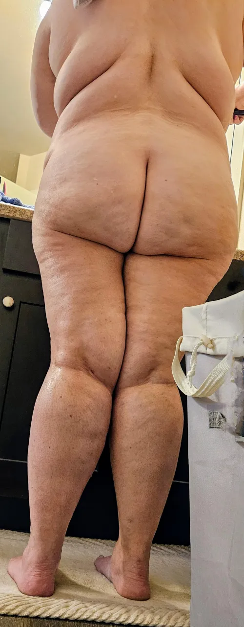 Another day another shower and another peek at dat ass