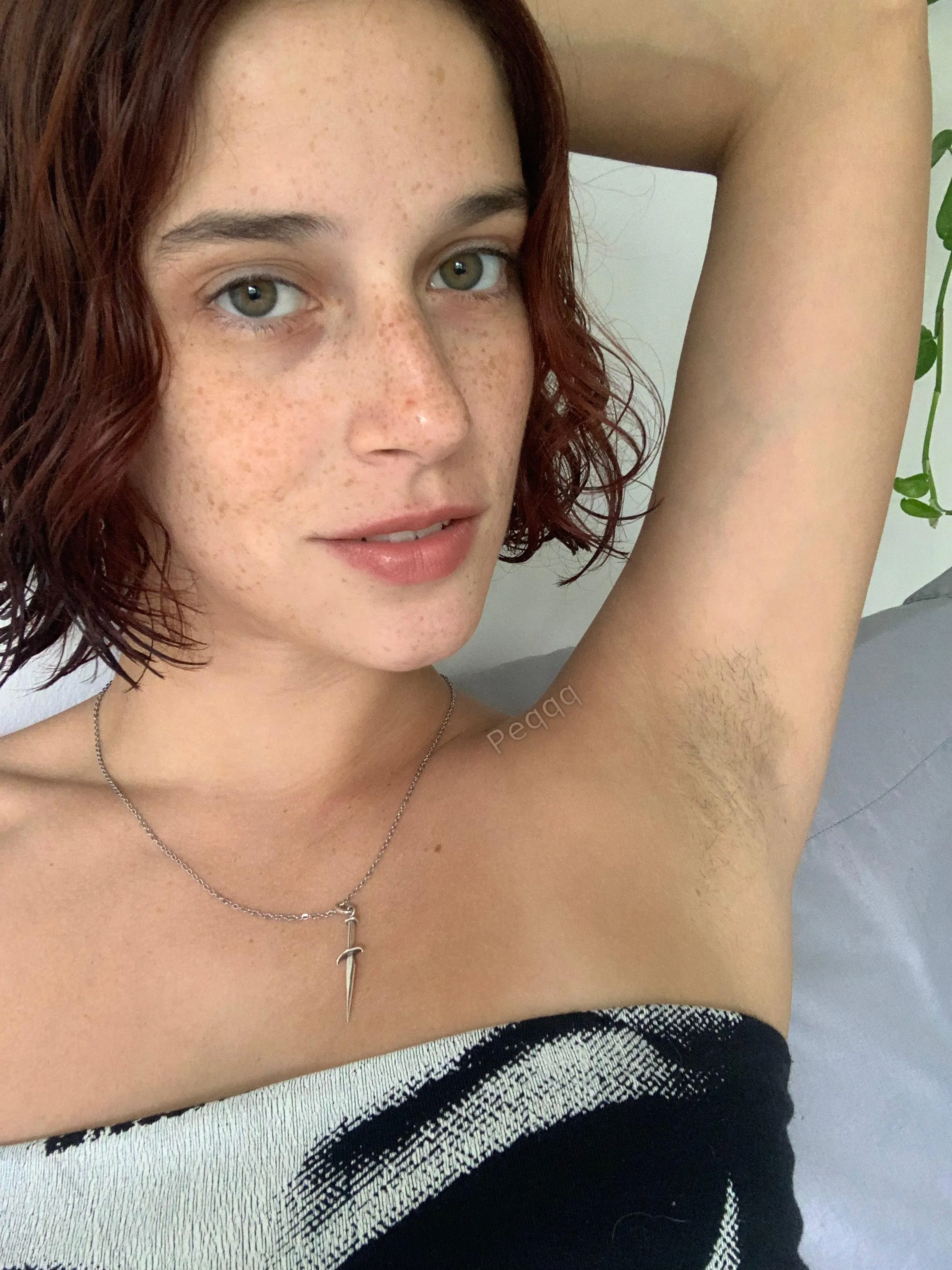 Got a thing for a little hairy armpits... wouldn't u like to see more of this?