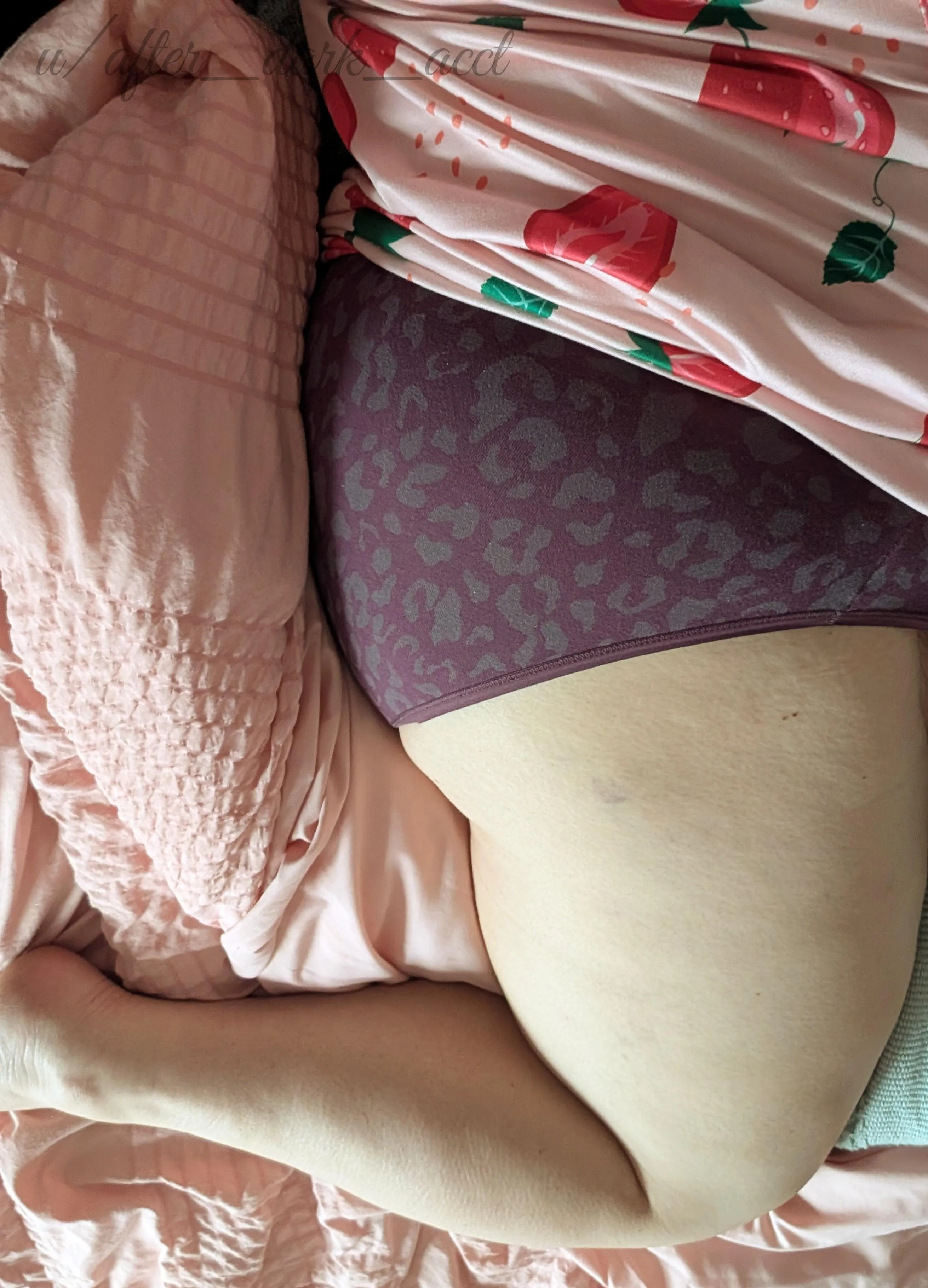 Hi babes! Morning panty shot