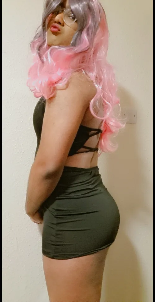 I'm looking for a sugar daddy to help me get more fem 😊