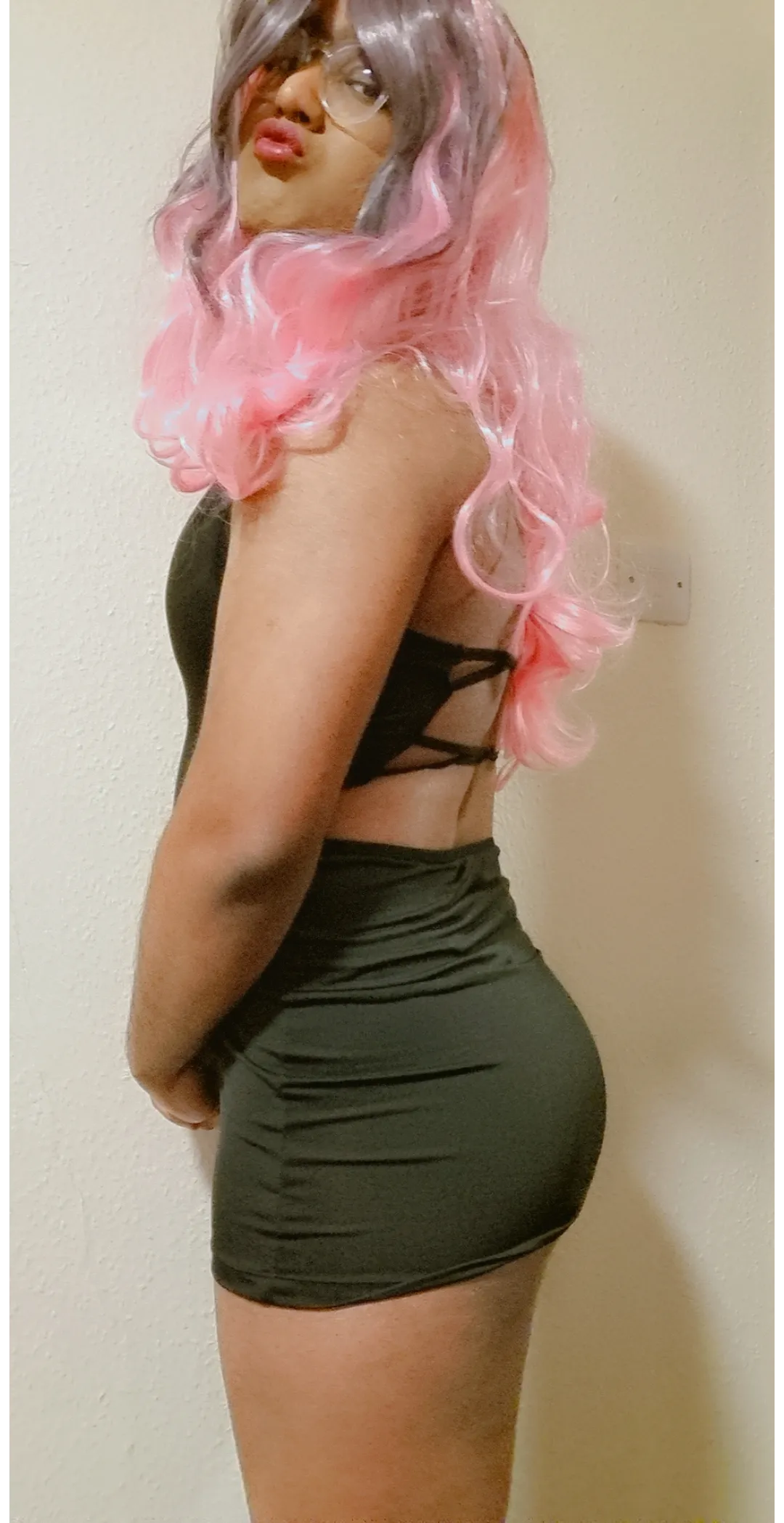 I'm looking for a sugar daddy to help me get more fem 😊