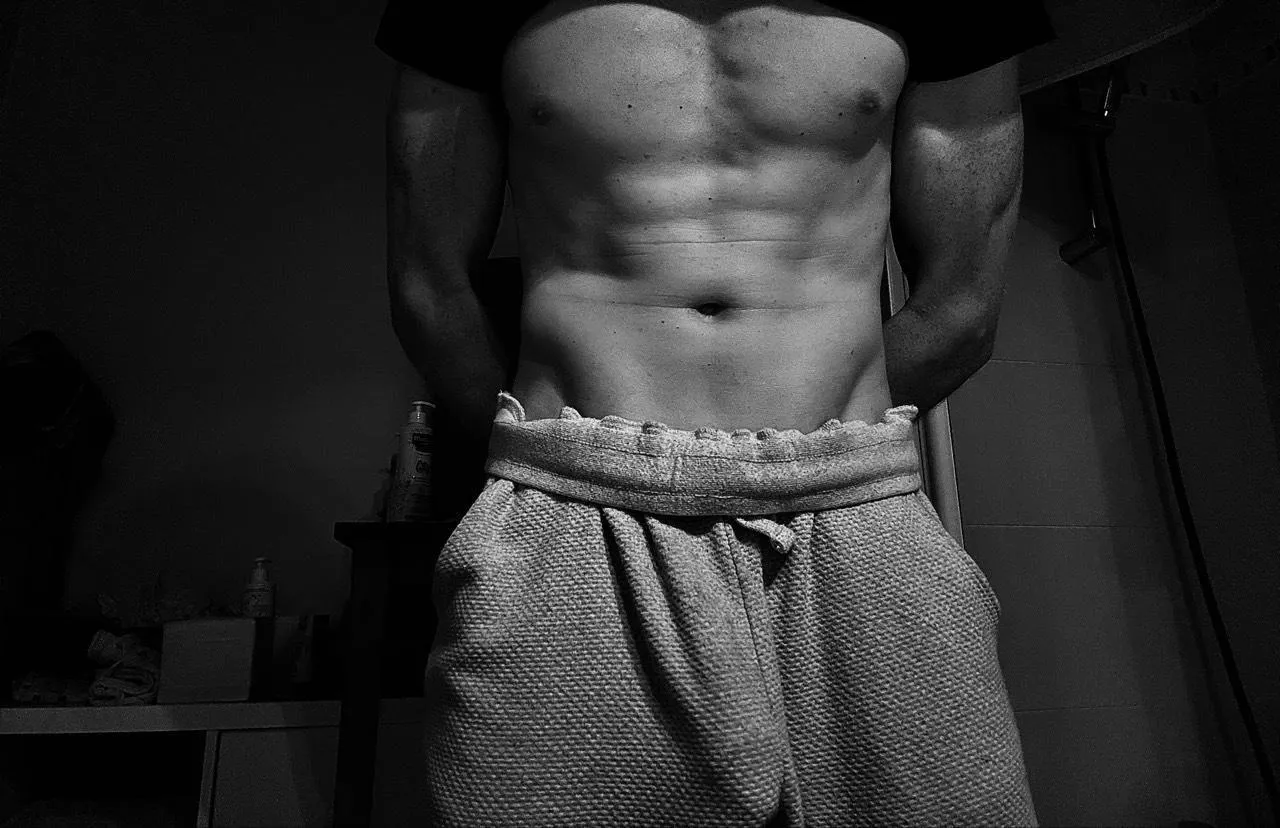 Join me for a little walk at the park ? 😇😈