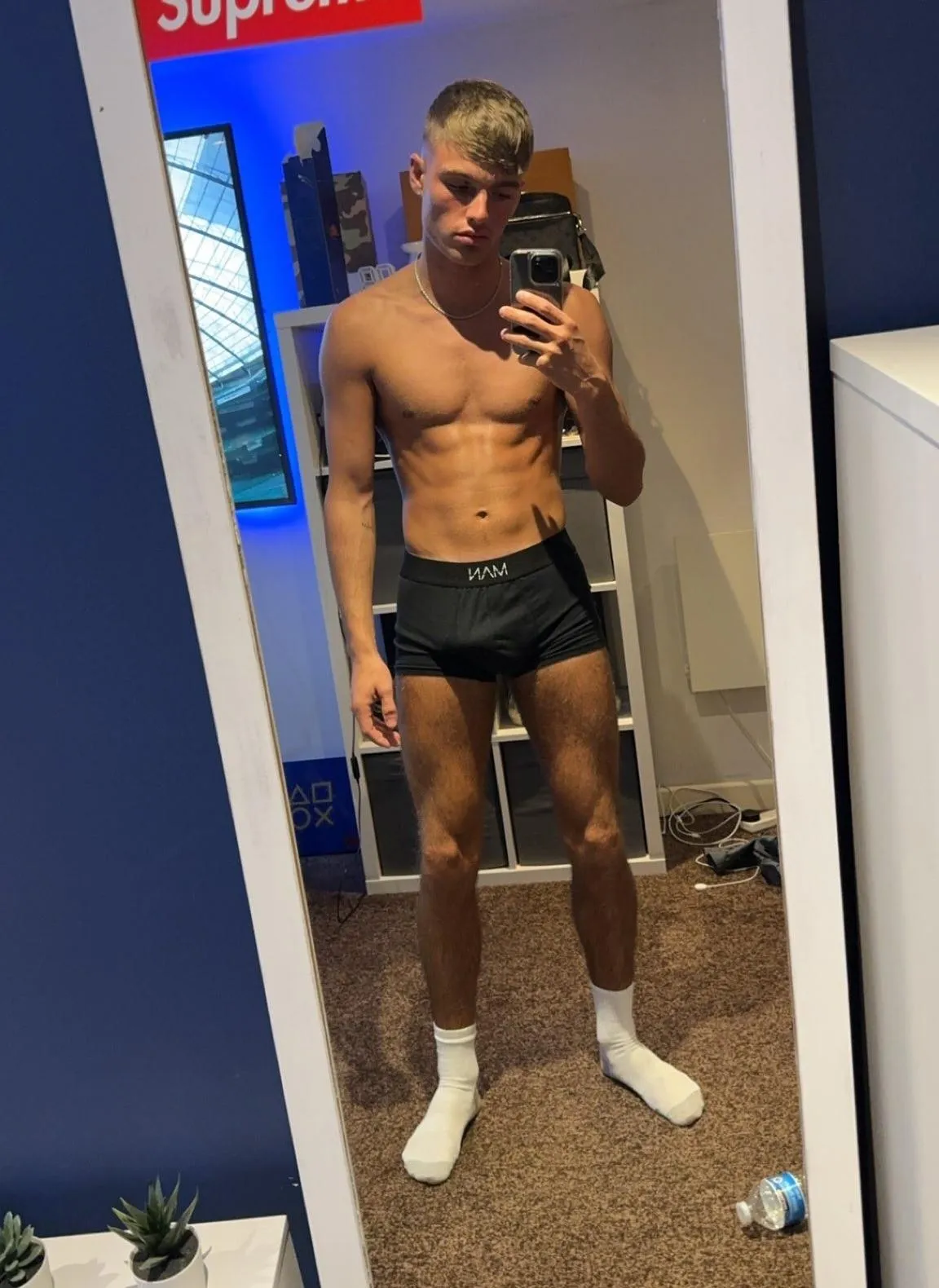 Looks like quite the package waiting to be unwrapped 👀 [Non-OC]