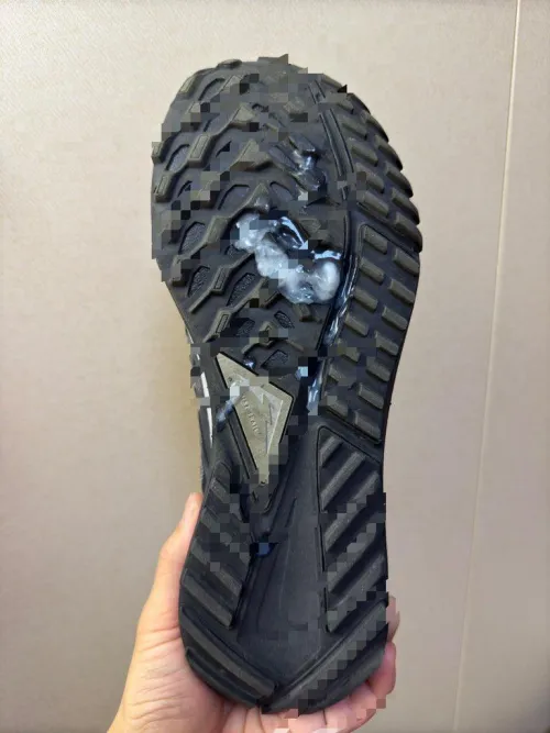 Need someone’s shoes or feet soles. DM