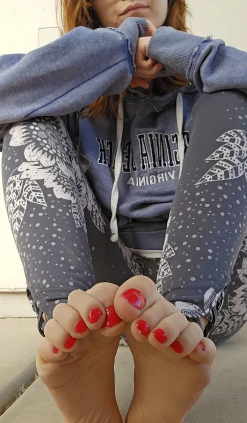 Oc wrinkled soles, but with my red pedicure ❤️