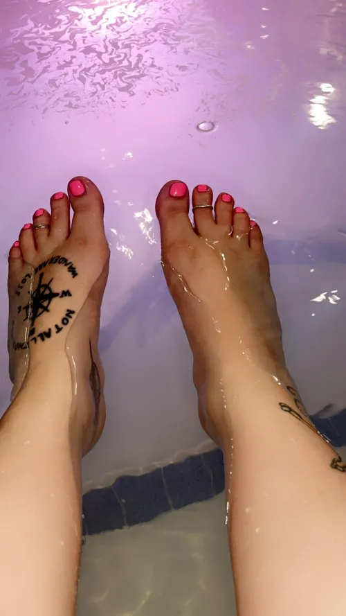 Sexy feet in water make you weak