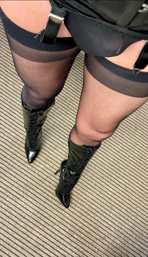 29 [562] CD4M LOOKING FOR CURIOUS