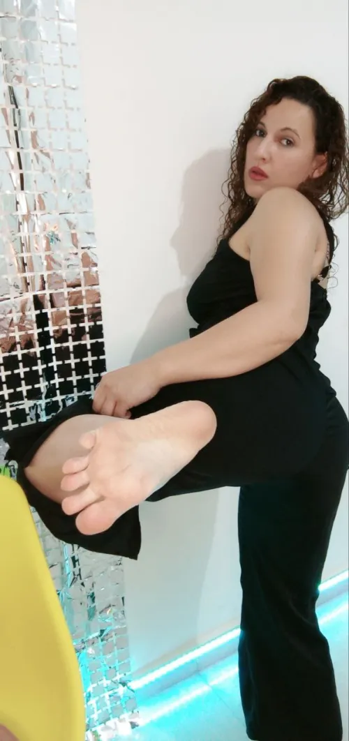 I bet you can’t look at these feet without getting weak for Valentines