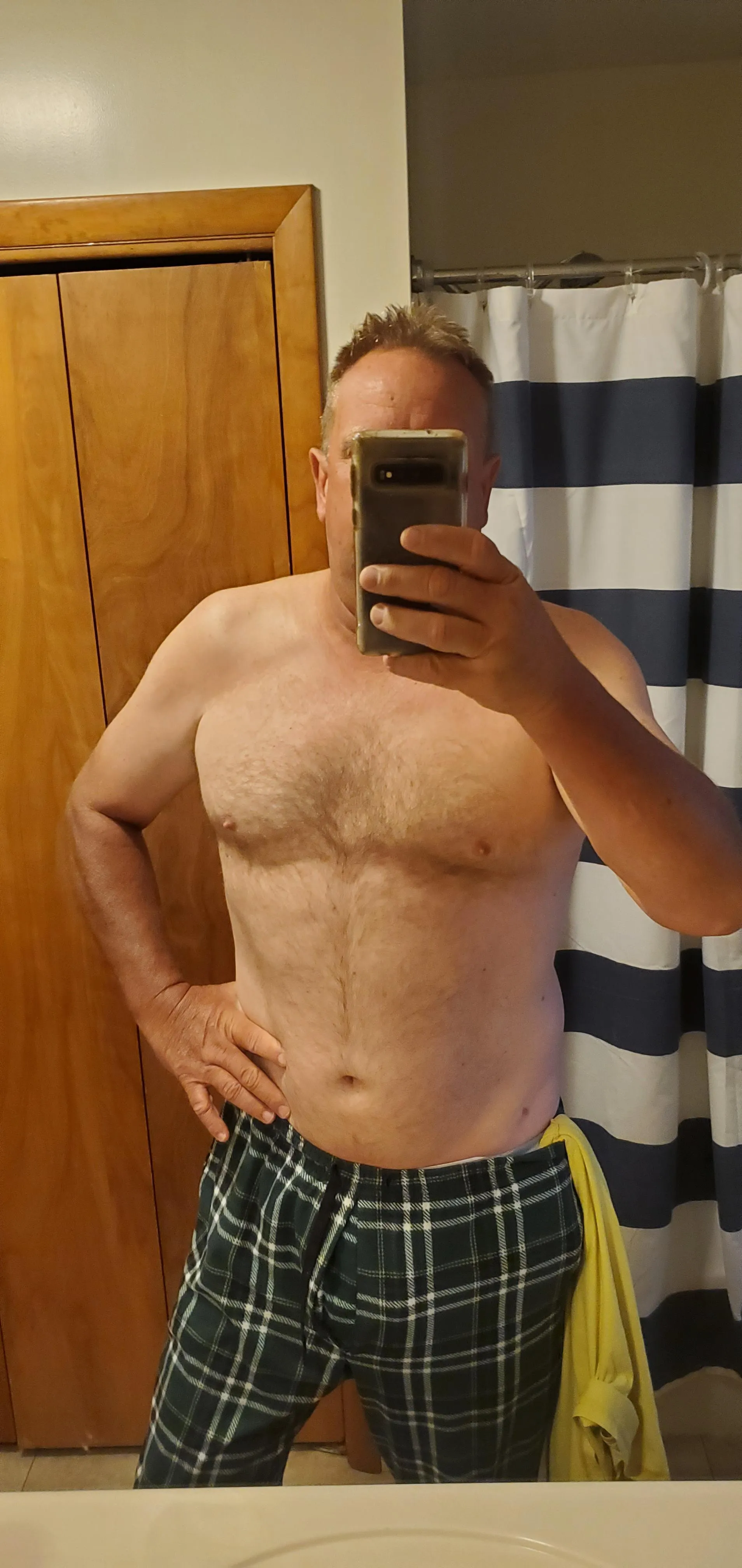 53 [M4F] #linn looking for younger playmate maybe a tech girl