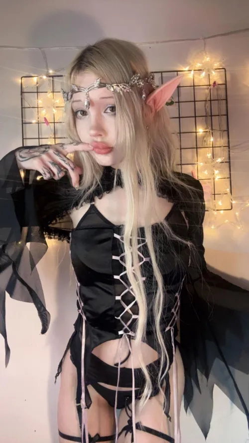 an elf girl with the help of mana feels a lot more excitemet