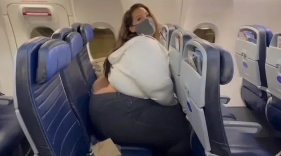 Bobbery's butt crack 9