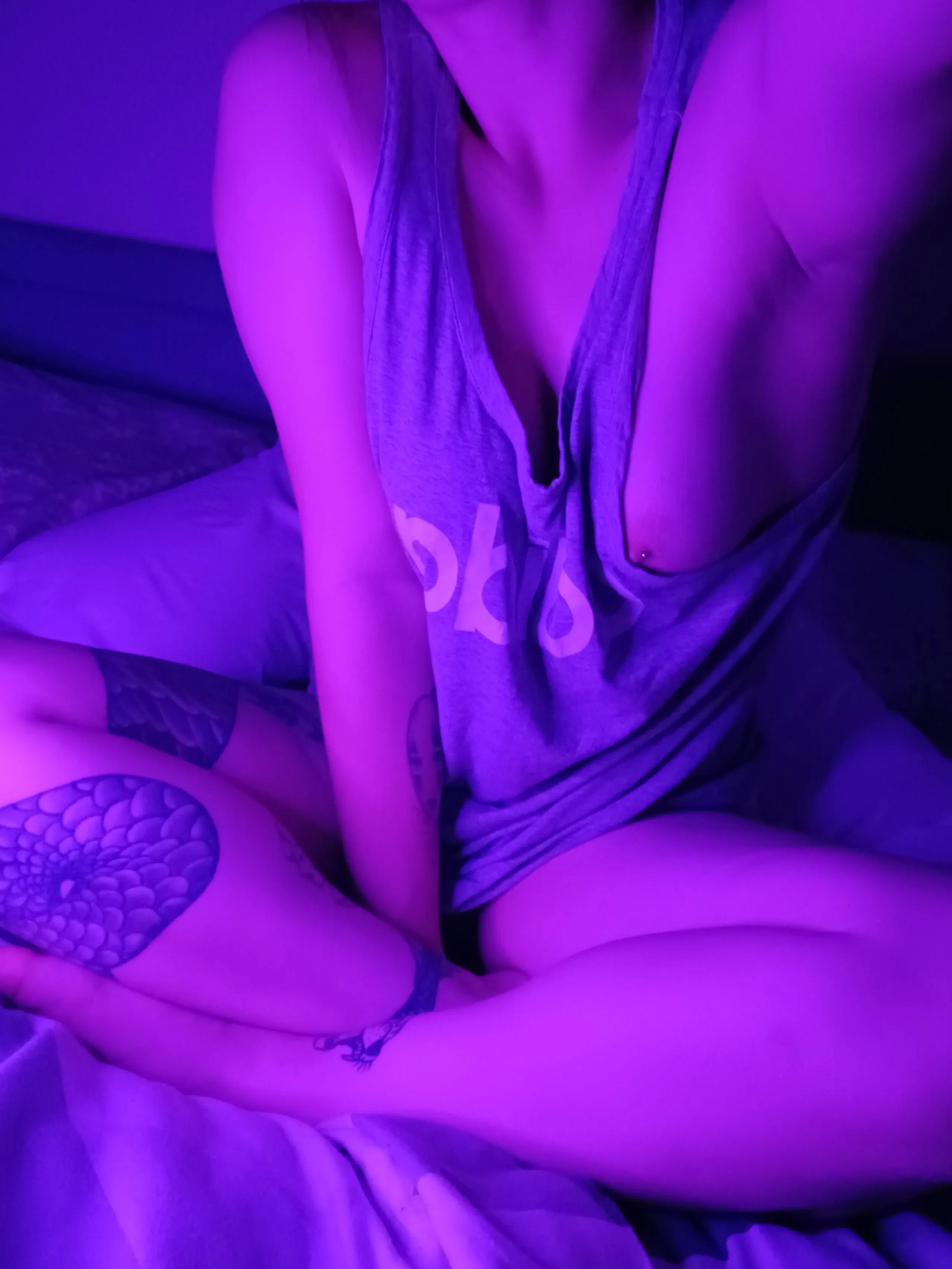 if you seen me in bed like this what would you do?👀