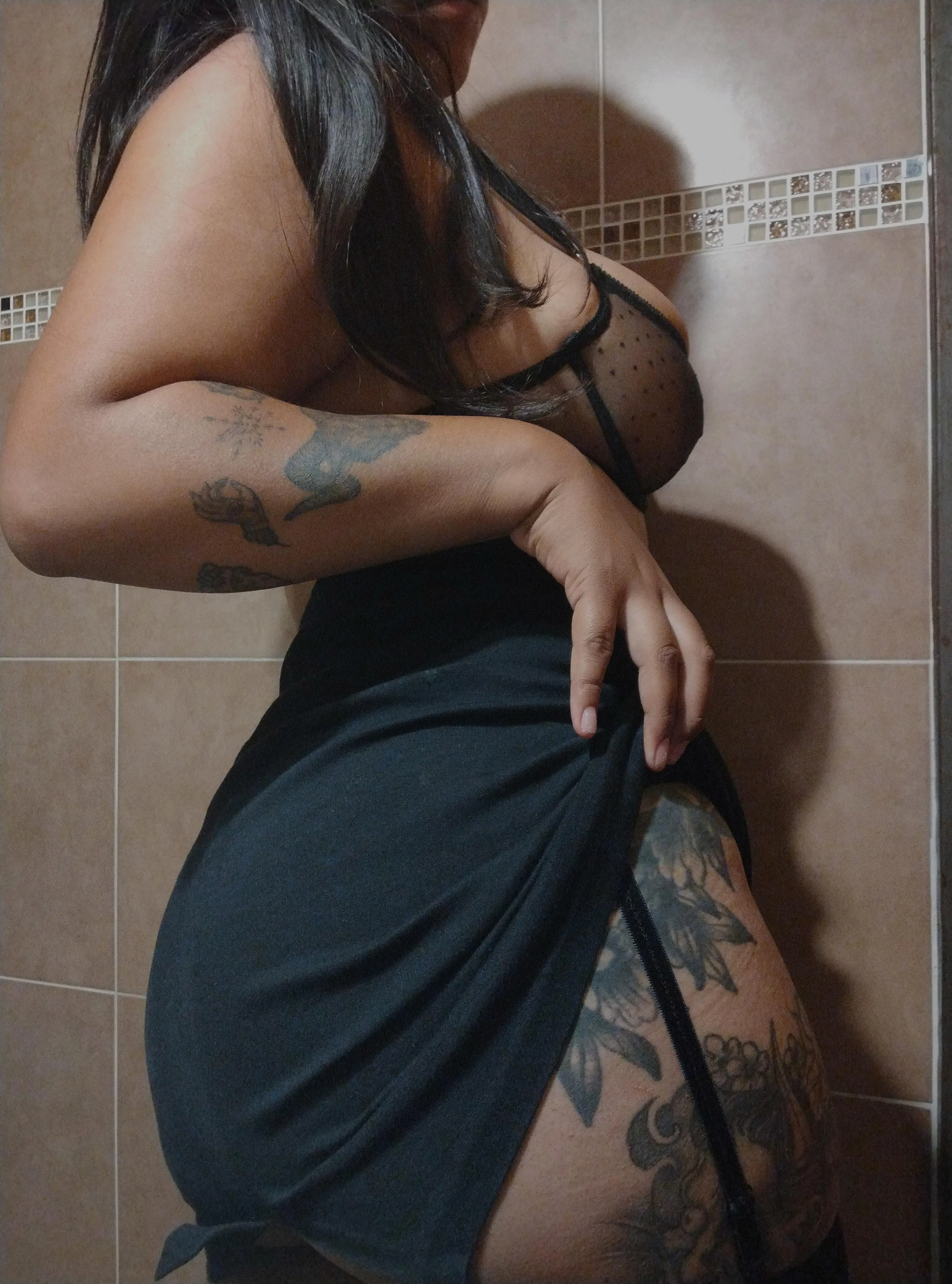 Lingerie and tatts 🖤😈