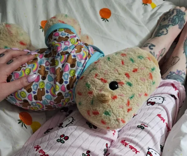 [Snuggle Saturday] me and cookie both got new pyjamas 🥹