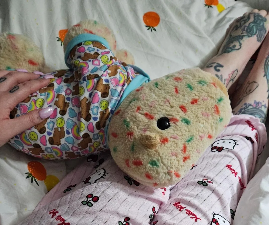 [Snuggle Saturday] me and cookie both got new pyjamas 🥹