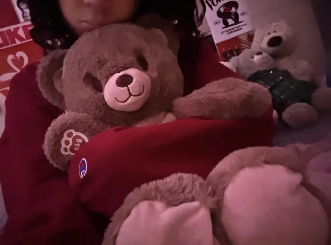 [Snuggle Saturday] someone give us a movie to watch☁️