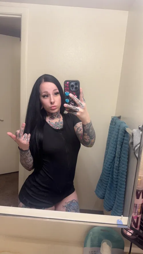 Your so pathetic if me flipping you off turns you on💋