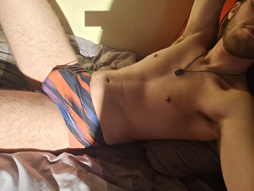 [19] sun's out, speedo's out too