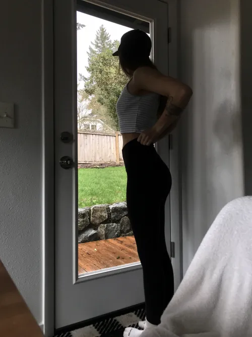 Do you like butts on short girls? 5'2 100lbs