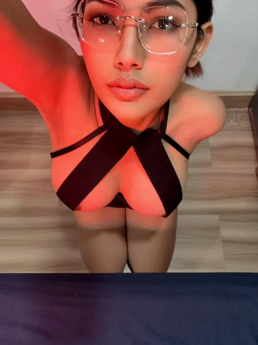 do you like thai girls with juicy tits?