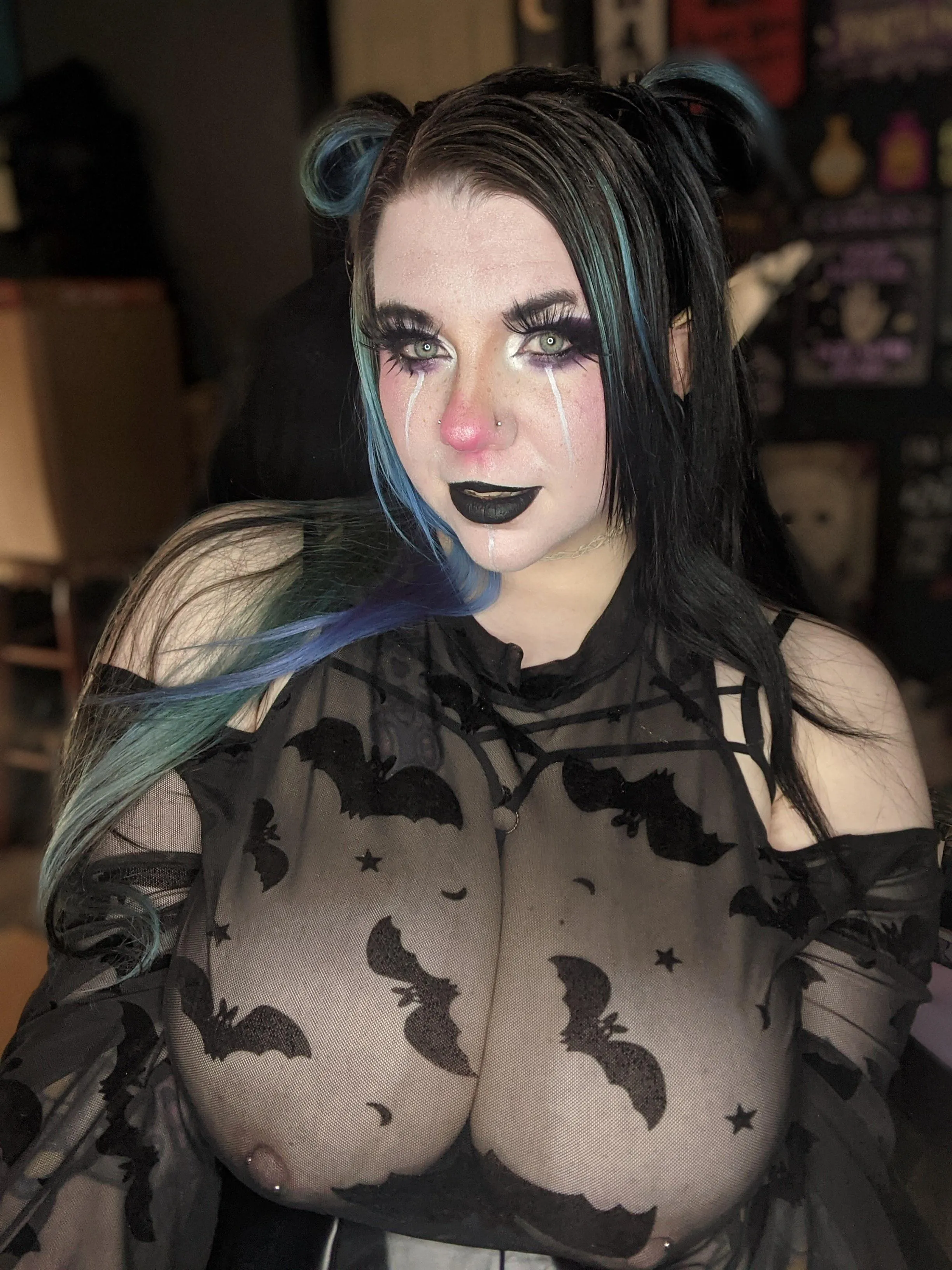 Eat my pussy while I read my smutty books ;)