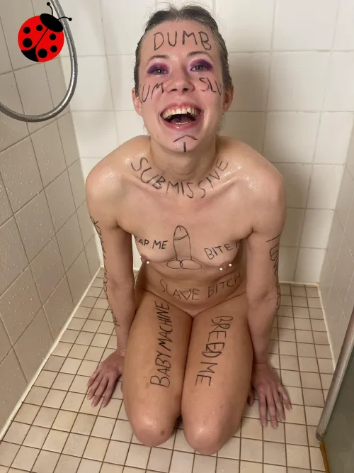 Getting golden shower makes me happy slut