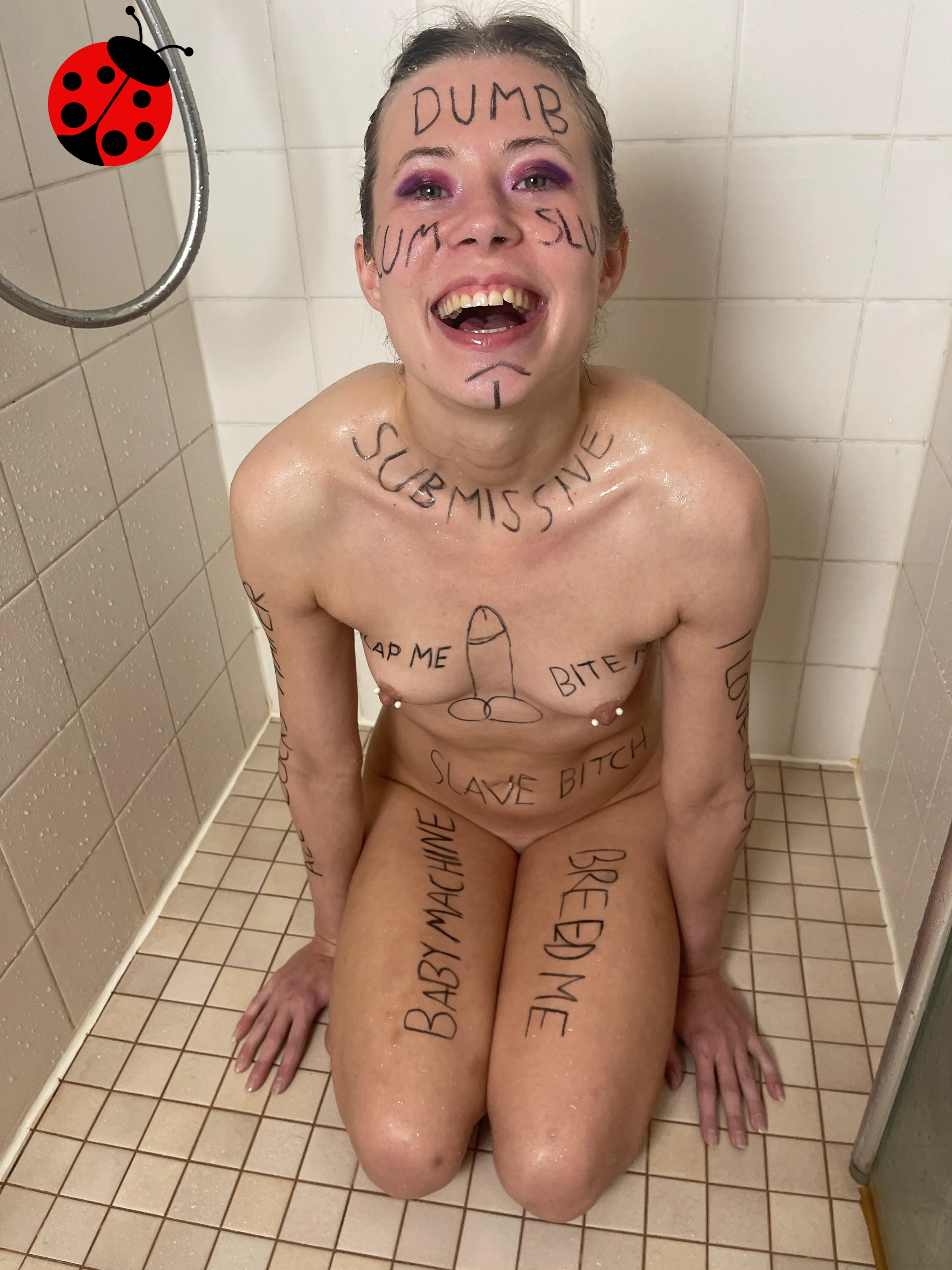 Getting golden shower makes me happy slut