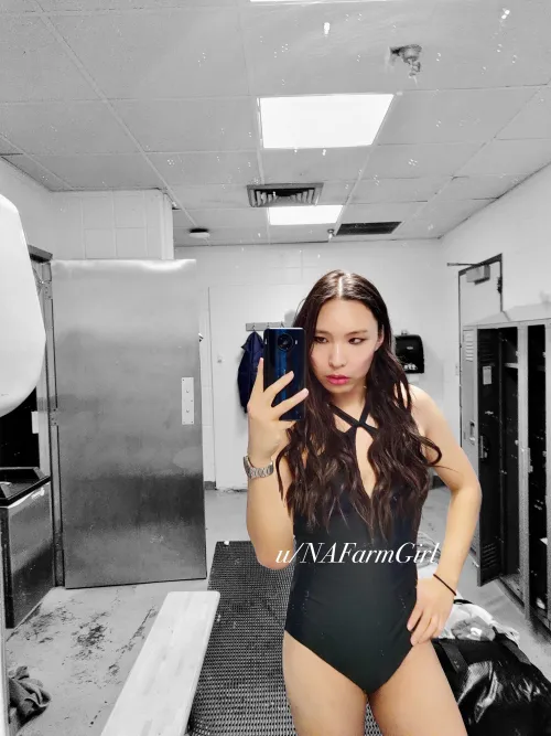 Y'all know me, I can't resist a locker room selfie.