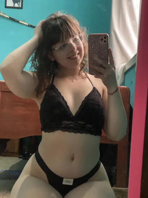 💭 Avec moi, tes fantasmes de Saint-Valentin pourraient devenir réalité… Tu oses ? 😉