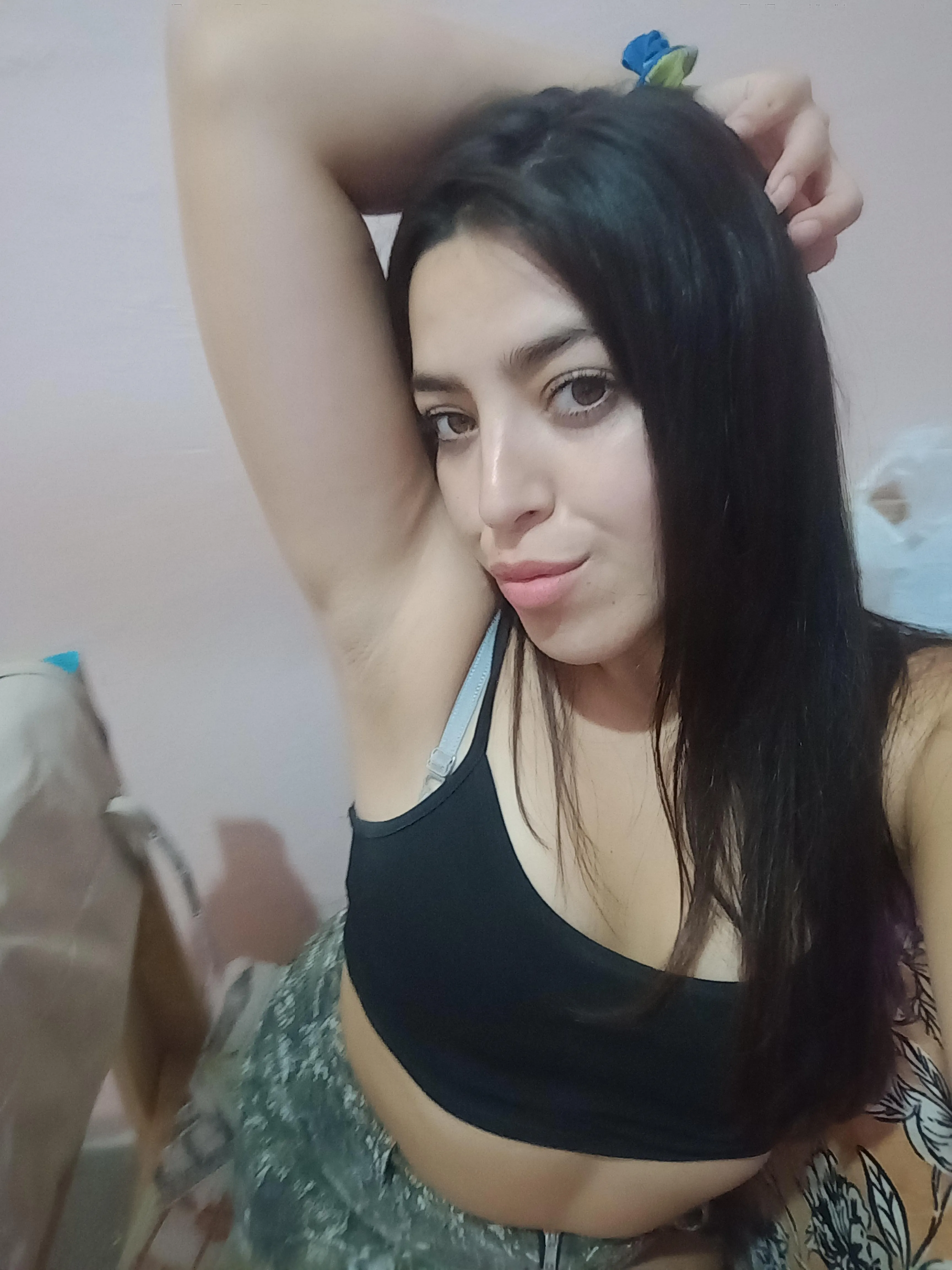 bare or hairy armpit?