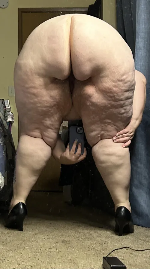 Bored big booty MILF