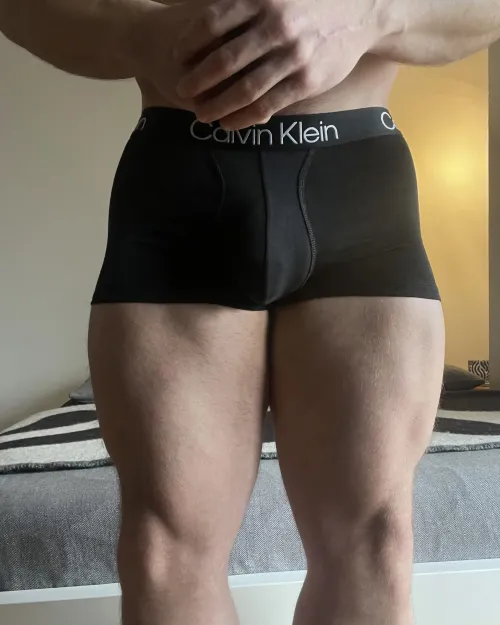 Building Muscle, Losing Fat. Shredded Thighs Coming Soo