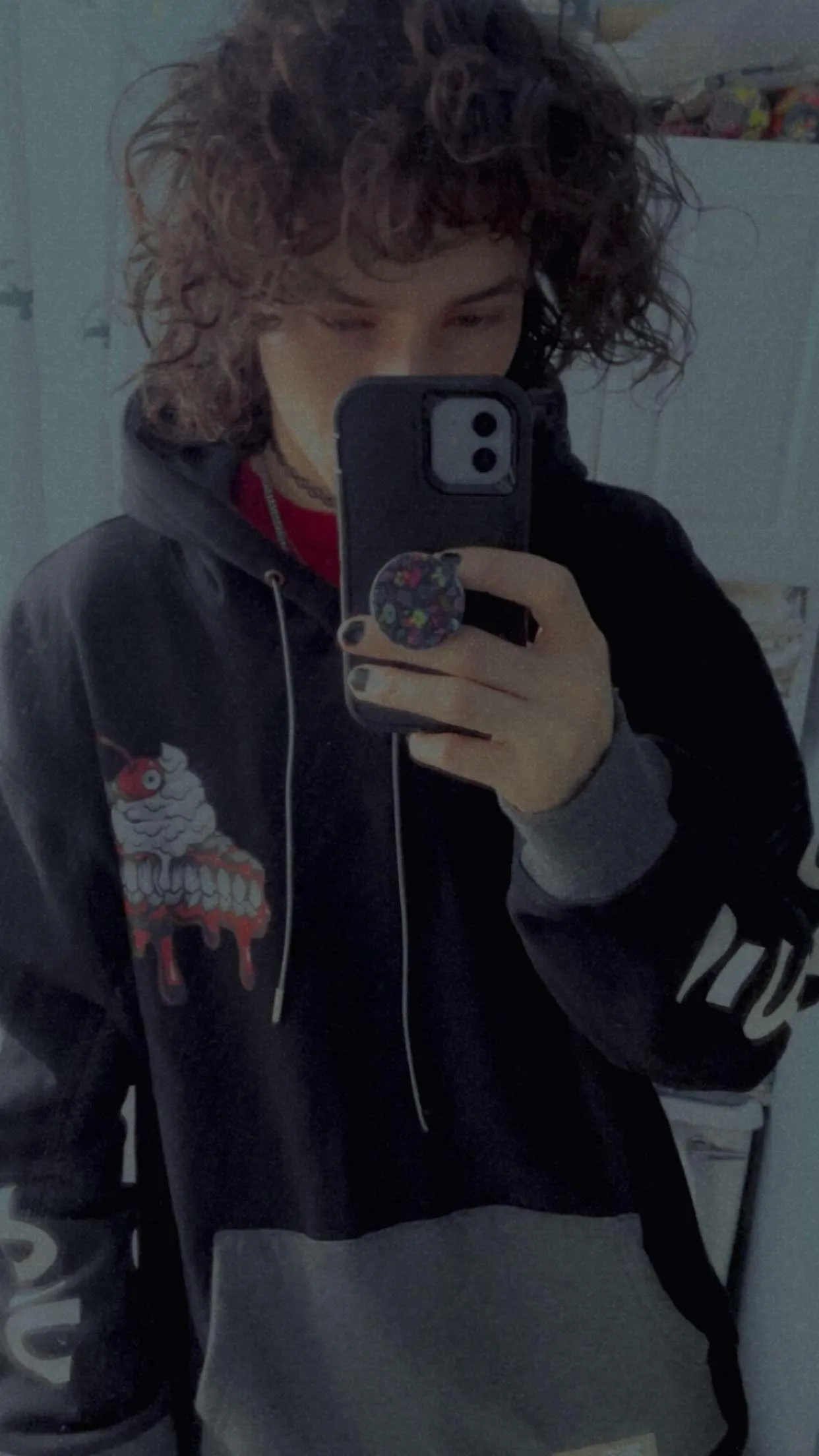 Fluffy haired twink that wears a choker 🧸 Cum play with meee 🥺 DM me if you have any questions about my content 💦