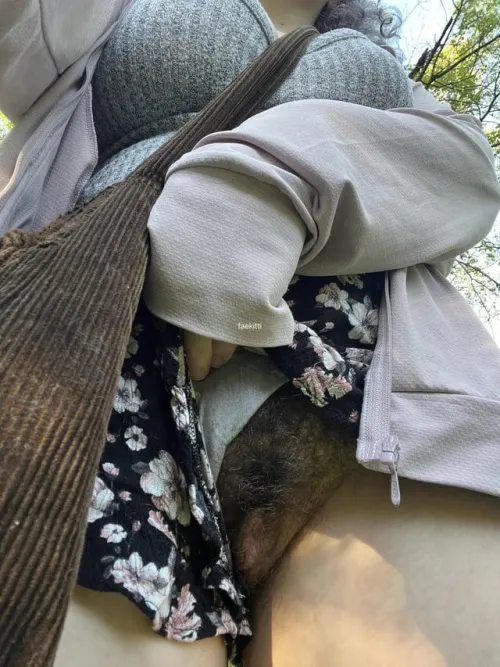 hairy pussy in the woods :) come explore