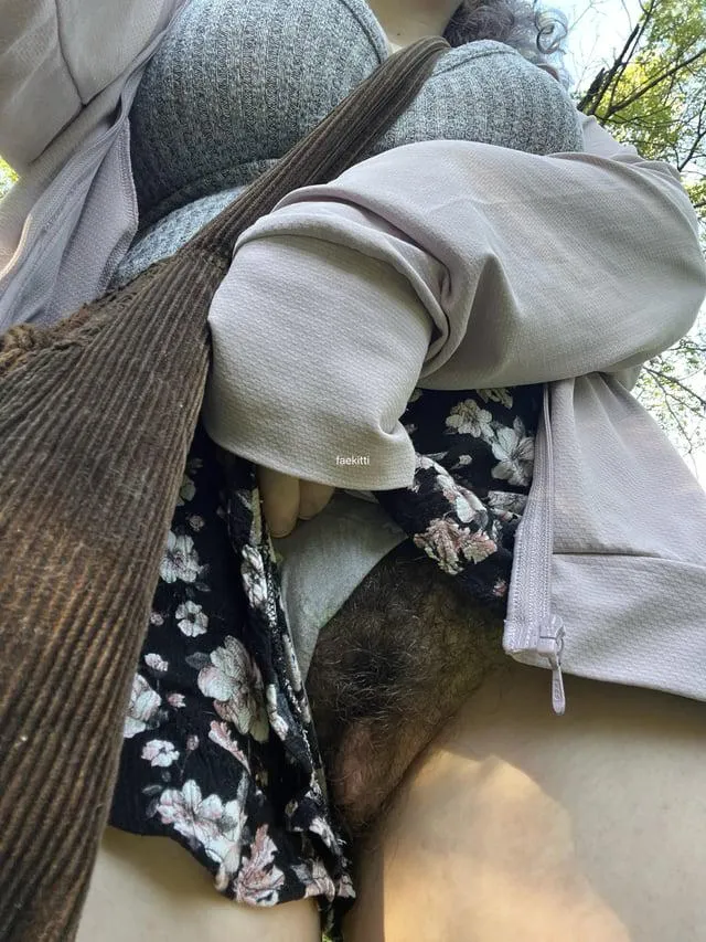 hairy pussy in the woods :) come explore