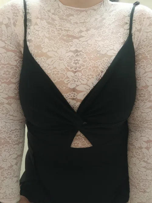 Happy Valentine's Day. Whats everyone up to? Im out and about in KC💋