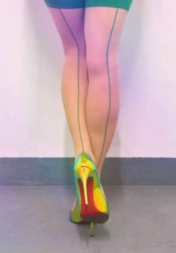 On aime le vert et les louboutins ici?? 💚♥️