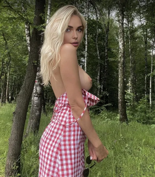 Take this doll tits out 🍒😈 🎁⬇️🎁