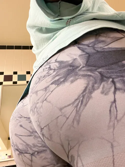 The way they hug my ass 💗