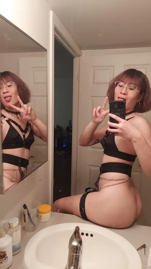 I wanna see you lick my sink clean after I'm done in here