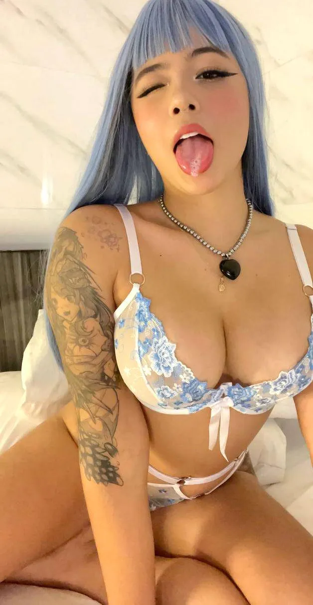 I want your big thing in my mouth right nowww f18