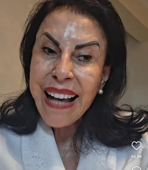 It looks like she can’t even blink properly…