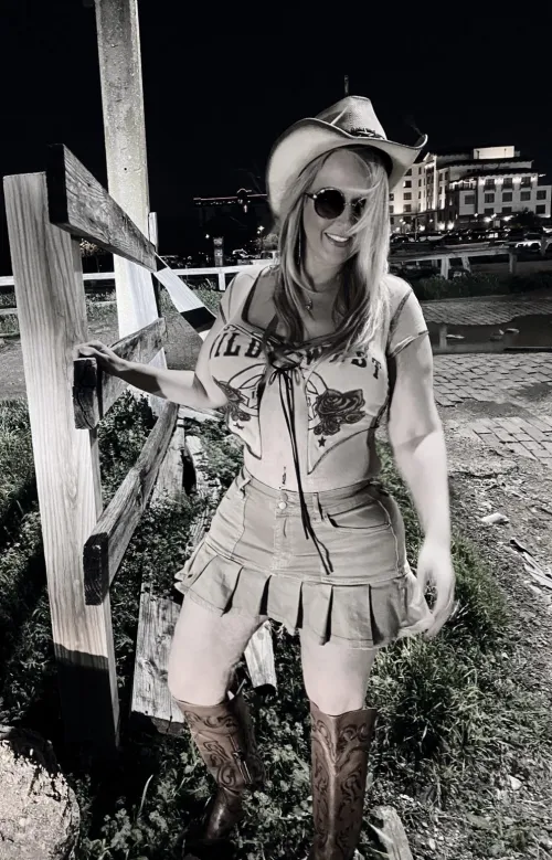 Late night fun at the stockyards Saturday Xo - KileyMD