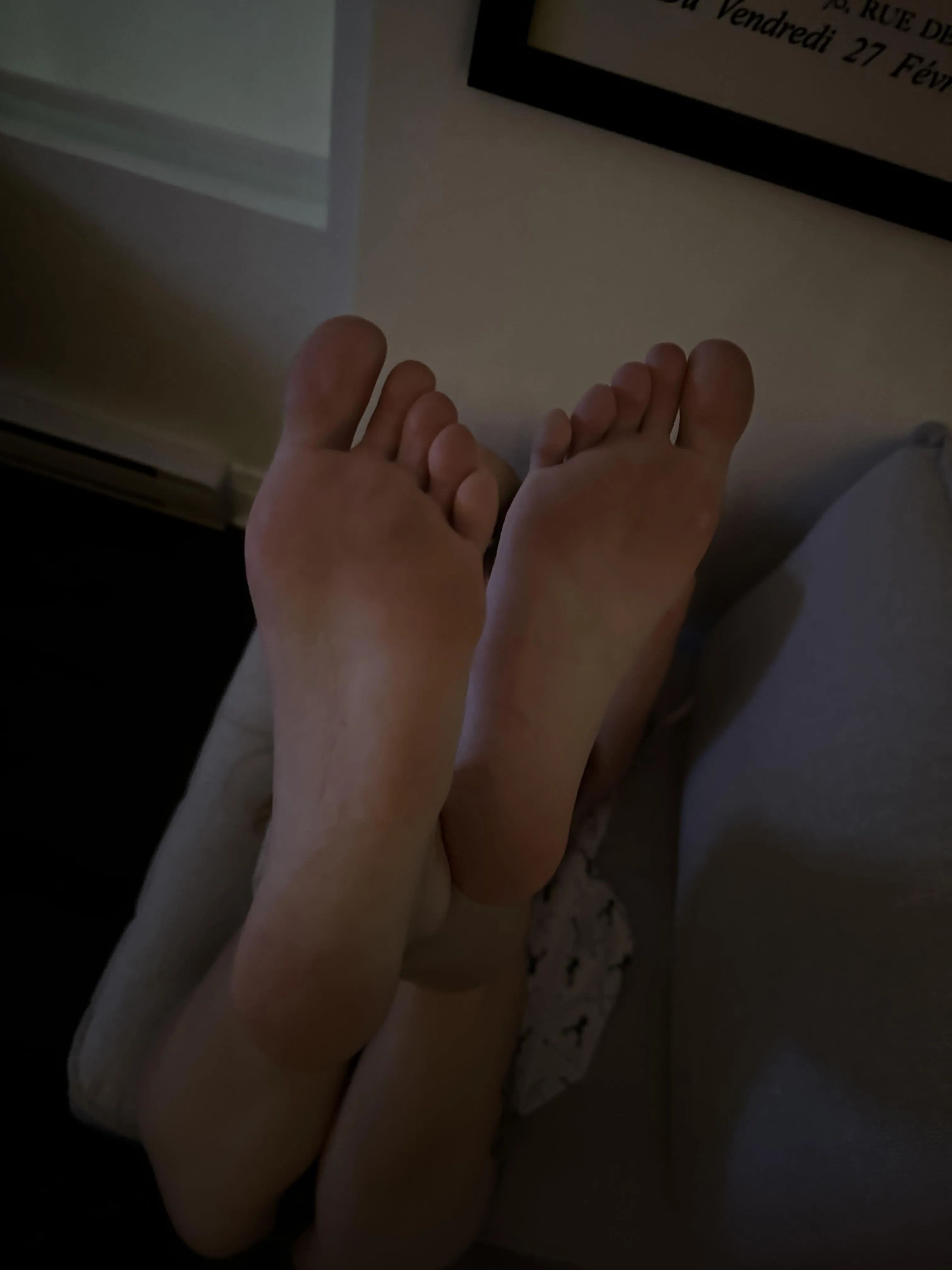 Lick the bottom of my feet😋