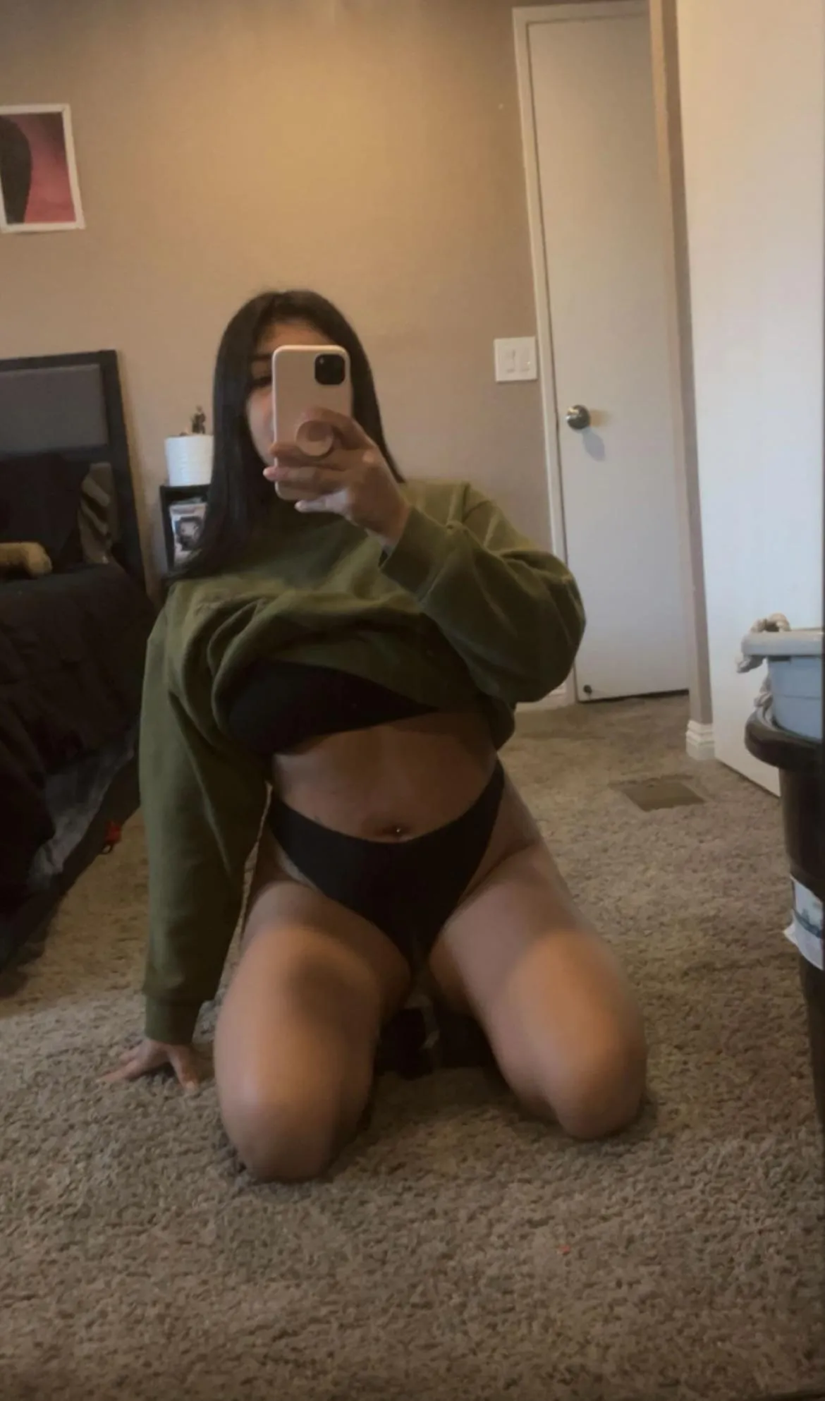 (Selling) used panties , socks , bras . FETISH FRIENDLY. FaceTime sessions. Custom vids and pics . LATINA , i gym daily